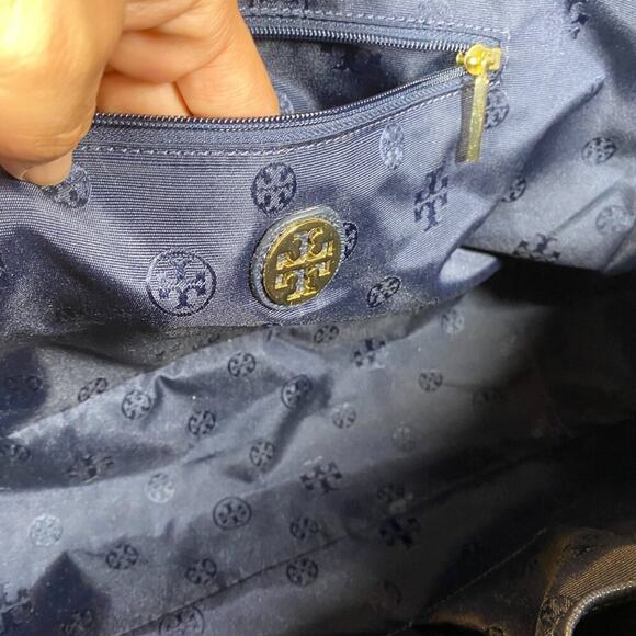 Tory Burch Large Roslyn Navy tote - Picture 4 of 6